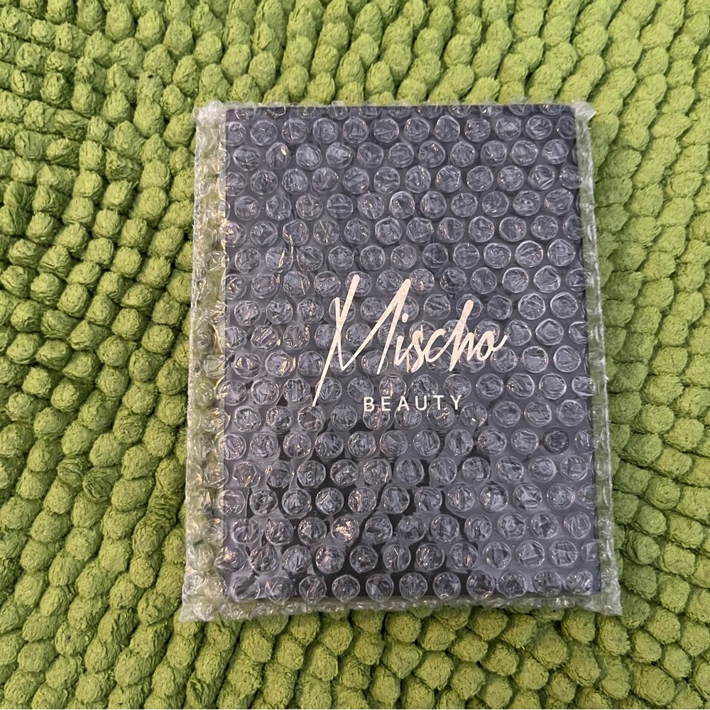 MISCHO BEAUTY Eyeshadow Palette browns golds neutrals brand new